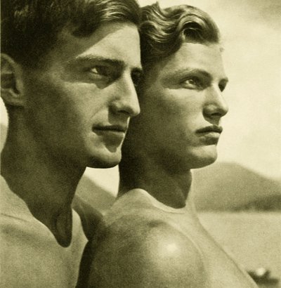 Die Brüder, 1928 von Rudolph Koppitz